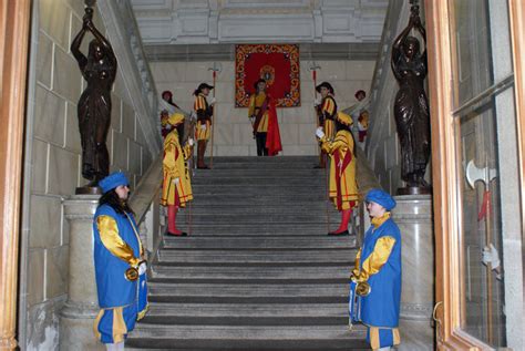 La Guardia De Honor De Las Meigas Hogueras De San Juan