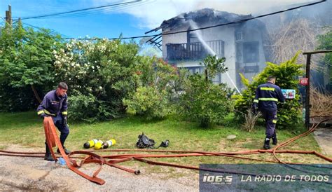 Incendio En Una Vivienda De 2 Pisos En Barrio Pinares Cadena Del Mar