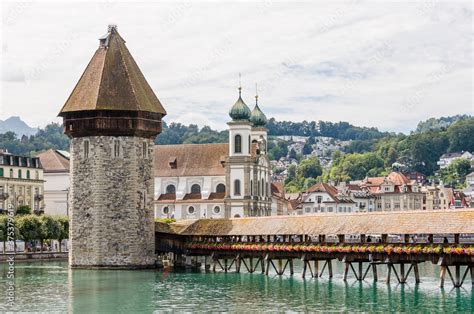 Luzern Kapellbr Cke Holzbr Cke Wasserturm Reuss Jesuitenkirche