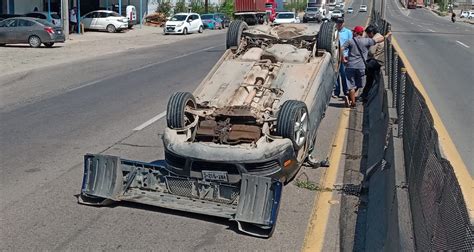 Veh Culo Choca Con Tr Iler Y Termina Volcado En Mazatl N