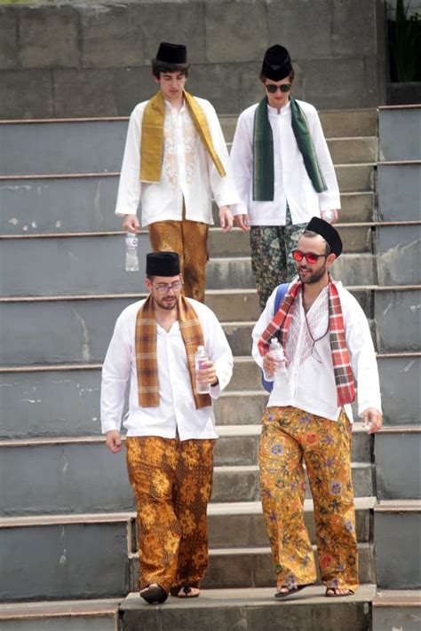 Baju Daerah Betawi Homecare24