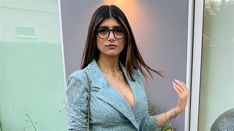 Download Mia Khalifa Iført En Drags Wallpaper Wallpaper