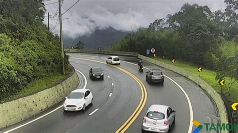 Rodovia Dos Tamoios Tempo Est Parcialmente Nublado E Rodovia Segue