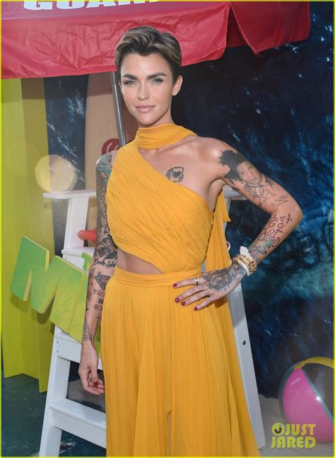 Jason Statham Ruby Rose Join The Meg Cast At La Premiere Photo