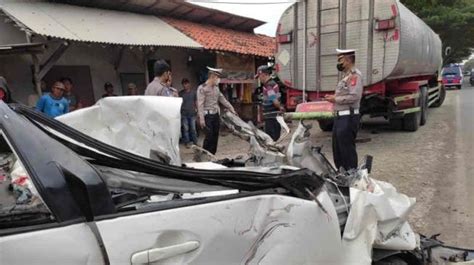 Detik Detik Kecelakaan Avanza Maut Di Pantura Cirebon Tewaskan Orang