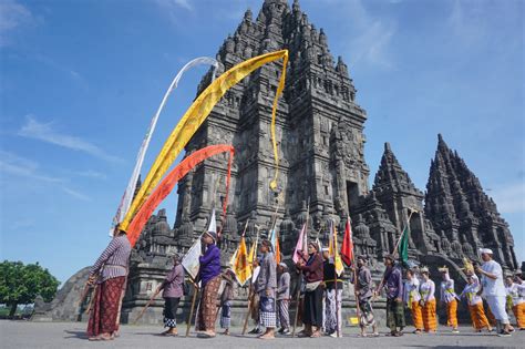 Ribuan Umat Hindu Ikuti Upacara Tawur Agung Kesanga Di Candi Prambanan