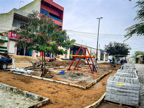 Reforma E Revitaliza O Das Pra As Da Avenida Principal Do Distrito De