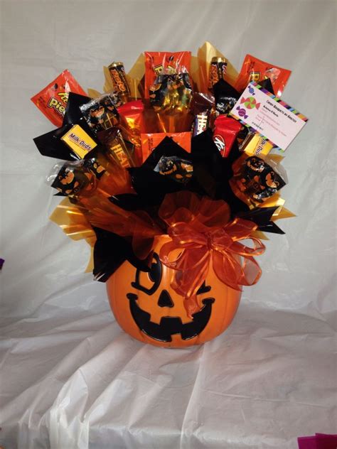 Pumpkin Halloween candy bouquet | Halloween bouquets, Diy halloween ...