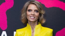 Sylvie Tellier incroyable en bikini elle dévoile une silhouette de rêve Femme Actuelle Le MAG