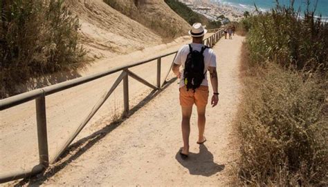 La utopía de disfrutar de las playas de Cádiz sin colillas