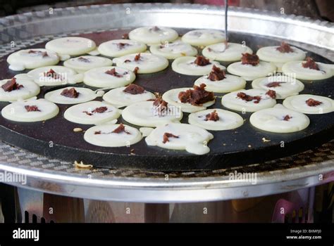 Street food, Jeonju Hanok Village, South Korea Stock Photo - Alamy