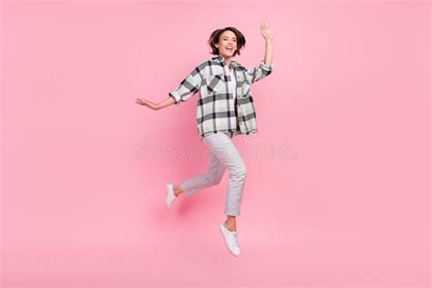 Foto De Cuerpo Completo De La Jovencita Guapa Dama De Brunette Saltar Pantalones De Camisa