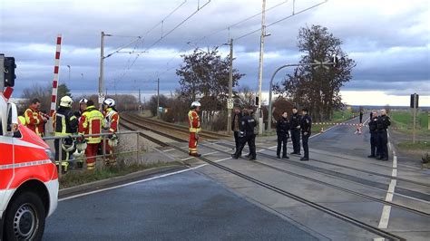 T Dlicher Unfall Regionalzug Erfasst Frau An Bahn Bergang In Erfurt