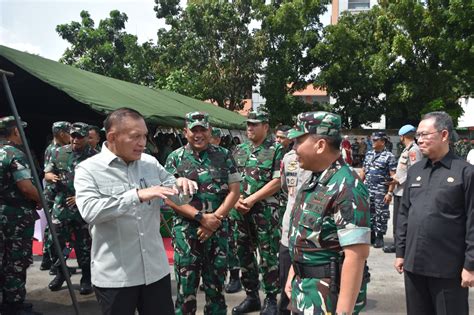 Pangdam II Sriwijaya Dan Letjen TNI Purn Lodewijk F Paulus Lepas