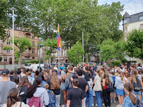 Regenbogenfahne Verbrannt Freiherr Vom Stein Schule