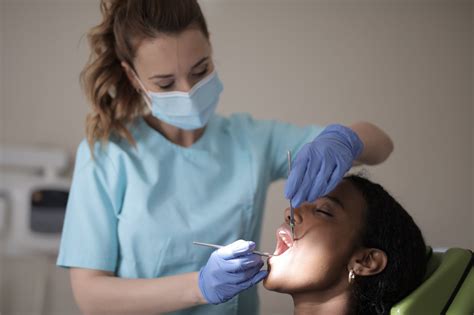 What Does A Dental Hygienist Do