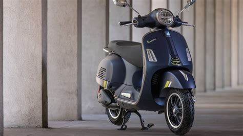 Piaggio Vespa GTS SuperTech 2023 Exterior Interior Driving YouTube