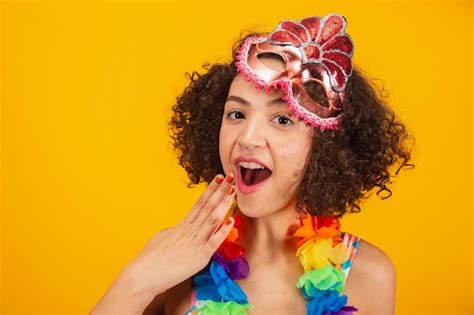 Premium Photo Beautiful Brazilian Woman Dressed In Carnival Clothes Closeup Photo On Her Face