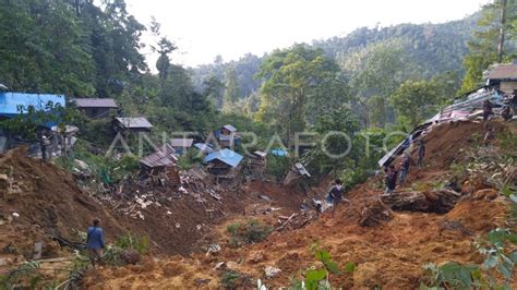 Tanah Longsor Di Tambang Emas Rakyat Kotabaru Antara Foto