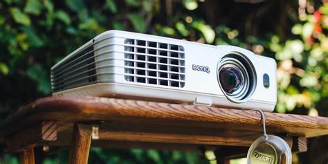 How to DIY Your Own Outdoor Movie Theater | Wirecutter