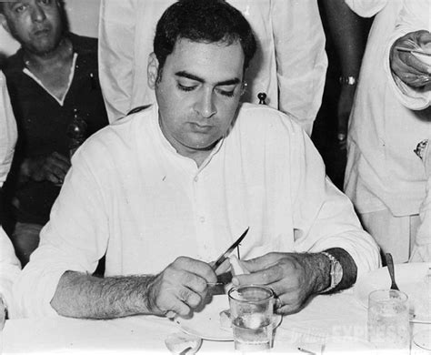 Rajiv Gandhi’s 71st Birth Anniversary Today Unseen Rare Pictures From Express Archives Photo