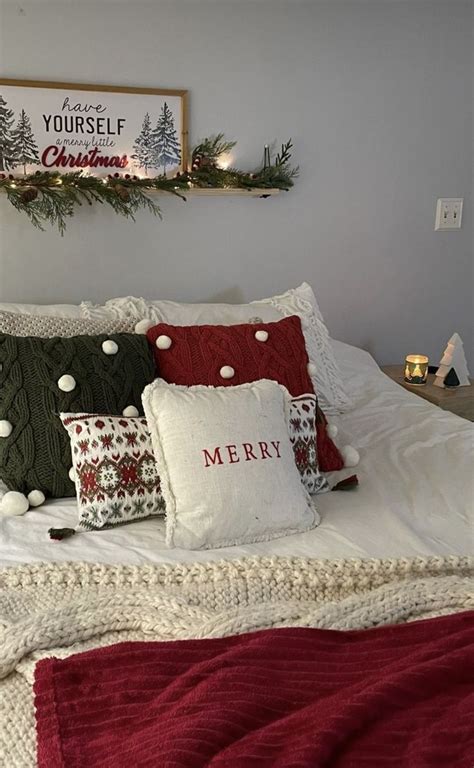 Cozy Christmas Bedroom Decor Ideas