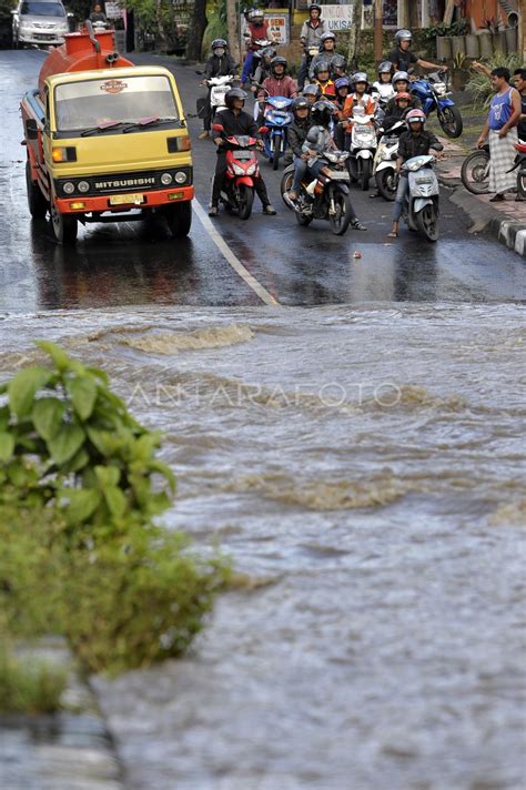 SUNGAI MELUAP ANTARA Foto