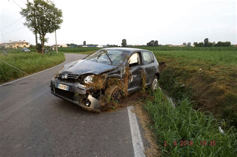 Tragico Incidente Macchina Esce Di Strada In Curva E Si Cappotta Due