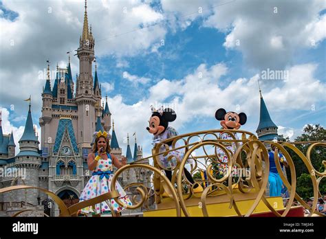 Orlando Florida De Mayo De La Sorpresa De Mickey Y Minnie