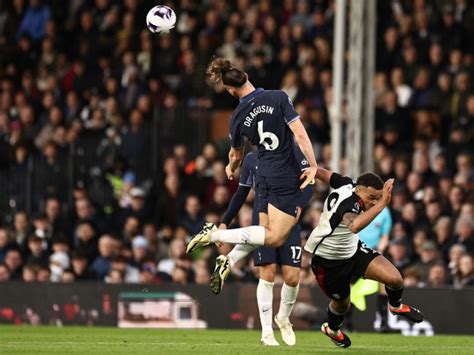 Foto Radu Drăgușin ironizat la foc automat de fanii lui Tottenham