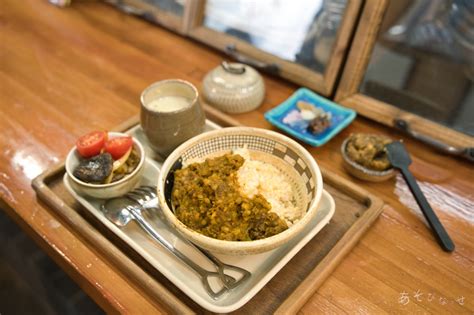 【中松駅・ひみつ基地ゴン】外も中もユニーク！おもちゃカフェではジビエカレーも。｜南阿蘇 あそびなっせ！