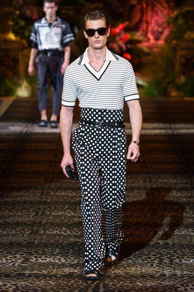 Dolce And Gabbana Spring 2020 Menswear Collection Vogue Menswear Menswear 2020 Mens Fashion