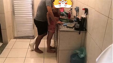 Ajudei meu tio que quebrou o pé e ele abusou de mim de novo