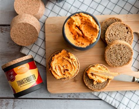 Tomatenbutter mit Partybrot aus dem Keramiktöpfchen BioLotta de