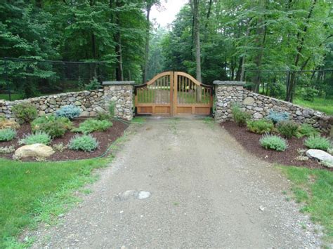 Unilock And Natural Stone Driveway Aprons And Borders Stone Driveway