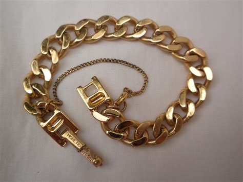 Vintage Monet Gold Color Bracelet Chain Link H