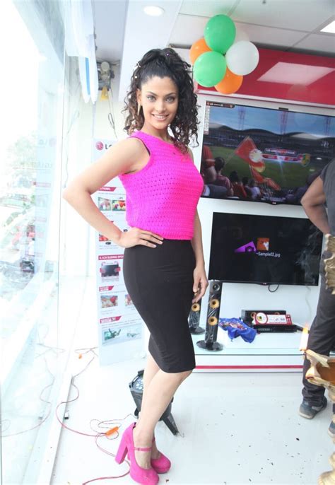 SAIYAMI KHER HOT BIKINI PHOTOS AND WALLPAPERS Welcomenri