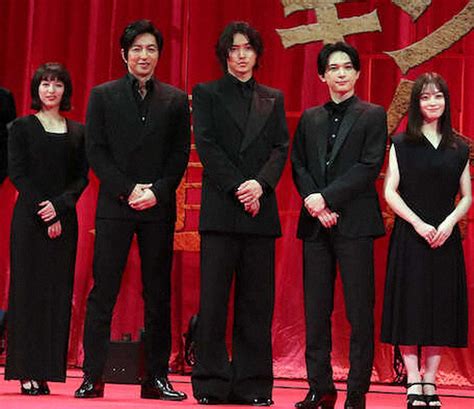 完成披露試写会に出席した（左から）清野菜名、大沢たかお、山崎賢人、吉沢亮、橋本環奈 ― スポニチ Sponichi Annex 芸能