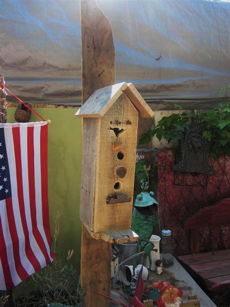 Birdhouse Made From Pallet Bird Houses Wood Pallets Pallet Creations