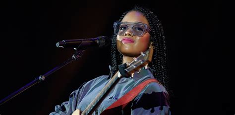 H.E.R. Drops Debut Studio Album ‘Back of My Mind’ – Listen Now! | First ...