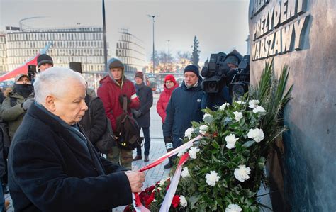 Prezes PiS uczcił pamięć ofiar tragedii smoleńskiej