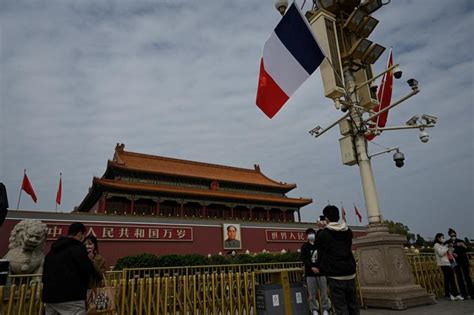 Macron à Pékin la Chine peut jouer un rôle majeur pour trouver un