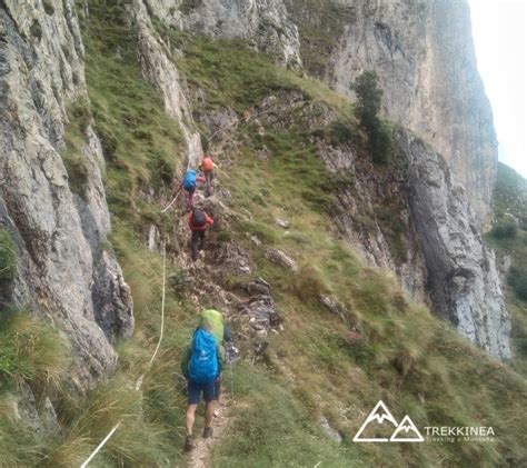 Trekking Picos De Europa Trekkinea Viajes Con Gu As De Monta A