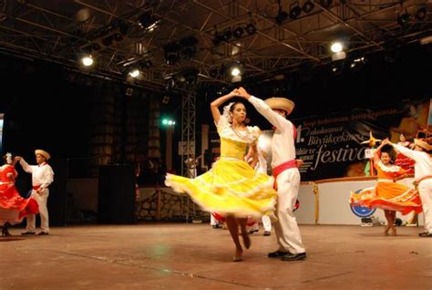 Puerto Rico folk dance ensemble | Russian cossacks