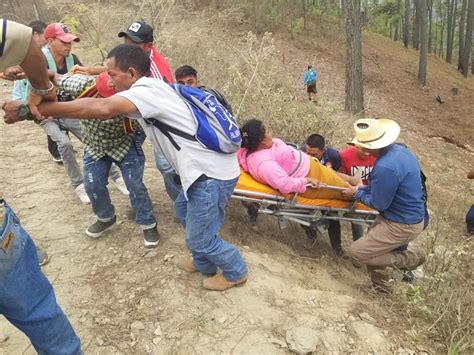 Tragedia Una fémina muerta y varios heridos al caer pickup a