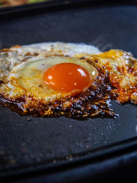 The Best Way To Fry Eggs