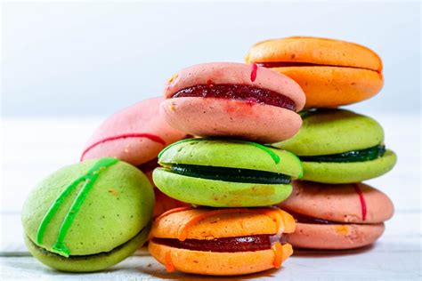 Sweet Multicolored Macarons On Pink Background Creative Commons Bilder