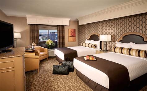 Golden Nugget Rooms & Suites | Photos & Info | Las Vegas Hotels