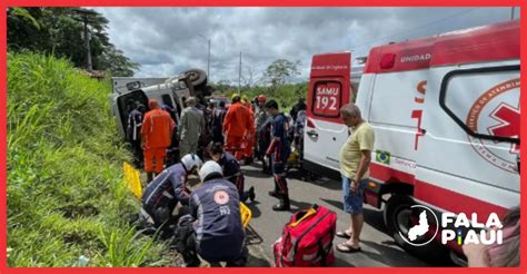 Caminhão tomba e deixa vítimas na BR 343 em Teresina