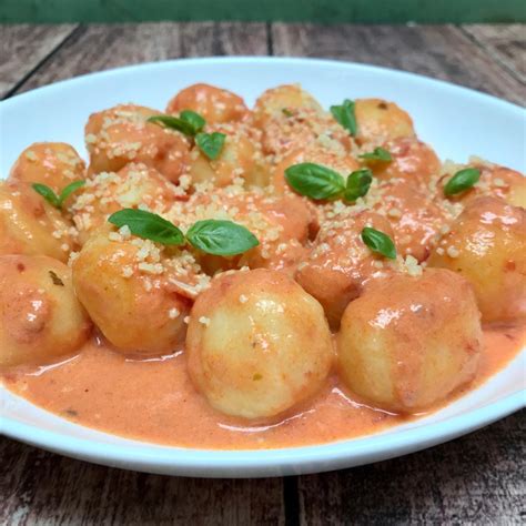 ÑOQUIS DE PAPA RELLENO DE MOZZARELLA Cocineros Argentinos